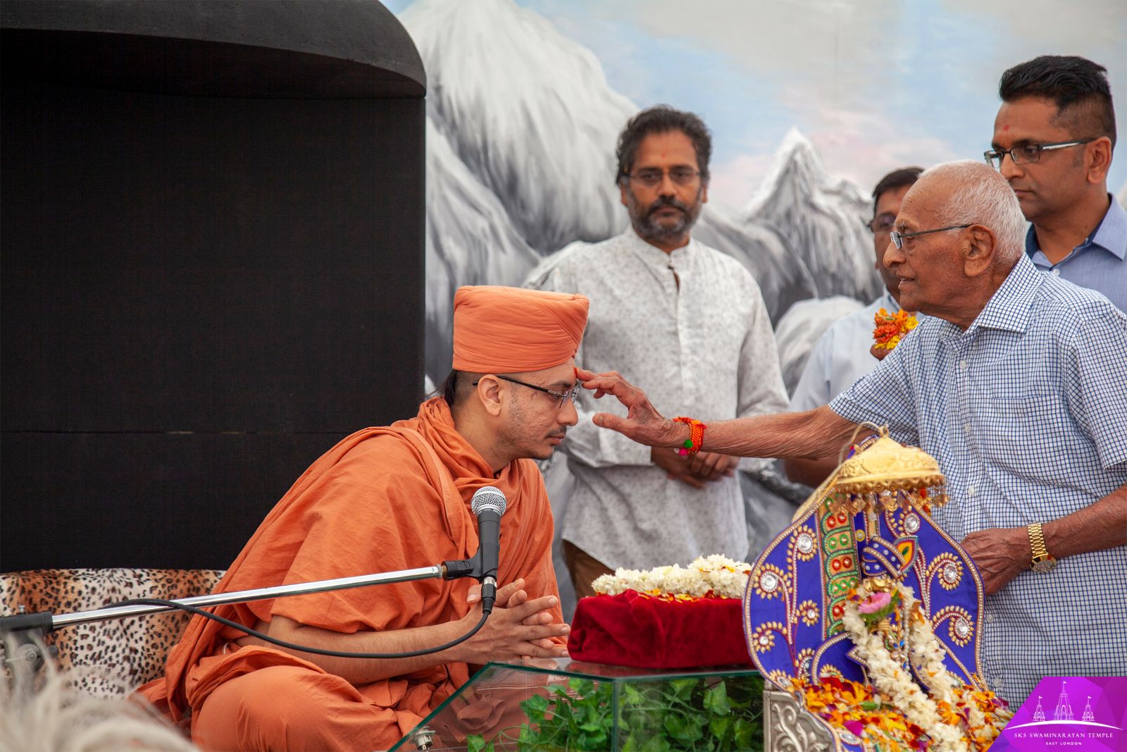 ©1987-2017 SKS Swaminarayan Temple East London